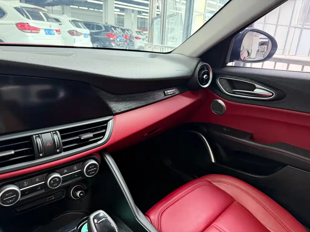 Alfa Romeo Giulia — миниатюра 8