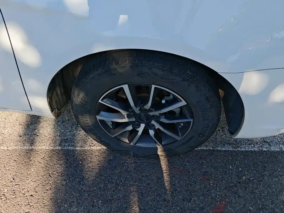 Geely Emgrand — миниатюра 6