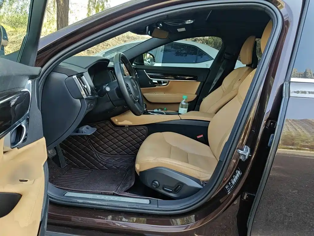 Volvo S90 — миниатюра 17