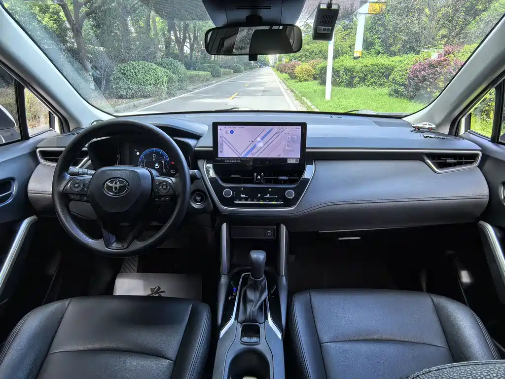 Toyota Corolla Cross — миниатюра 11