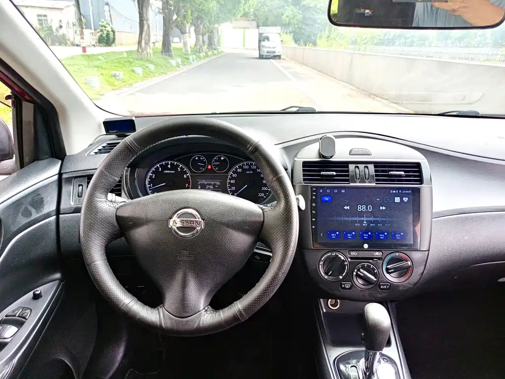 Nissan Tiida — миниатюра 13