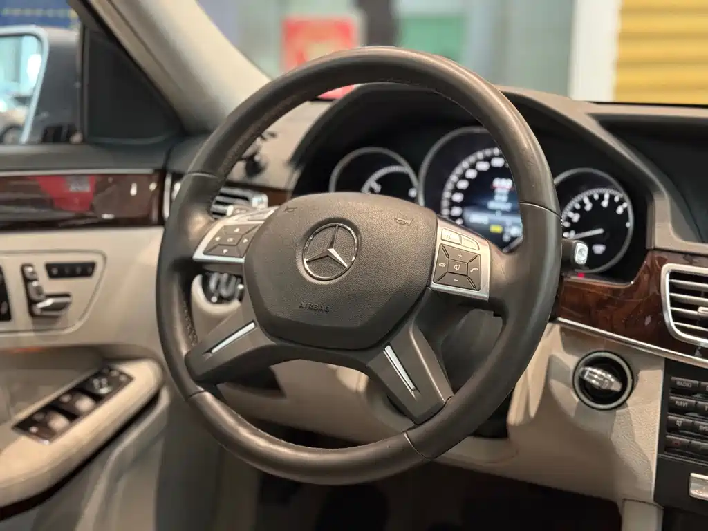 Mercedes-Benz E-Class — миниатюра 14