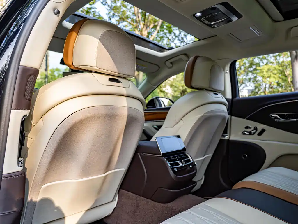 Bentley Flying Spur PHEV — миниатюра 9