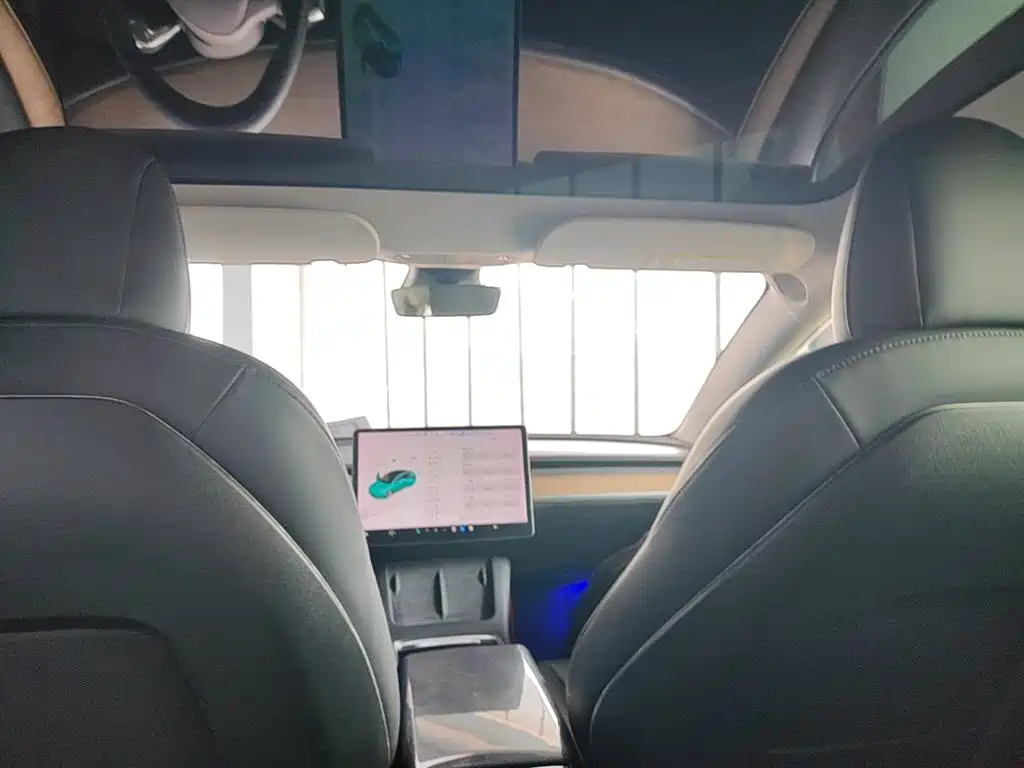 Tesla Model 3 — миниатюра 18