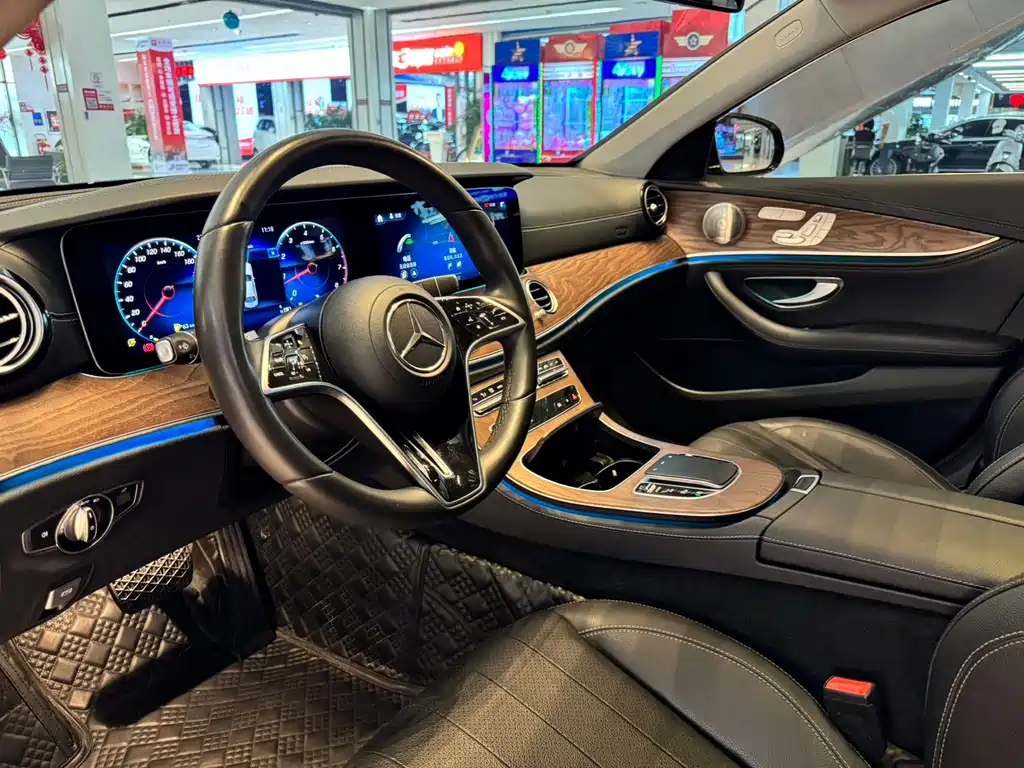 MERCEDES-BENZ E CLASS