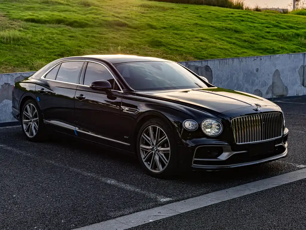 Bentley Flying Spur PHEV — миниатюра 3