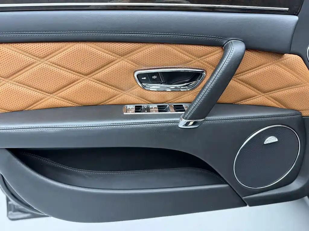 Bentley Flying Spur — миниатюра 11