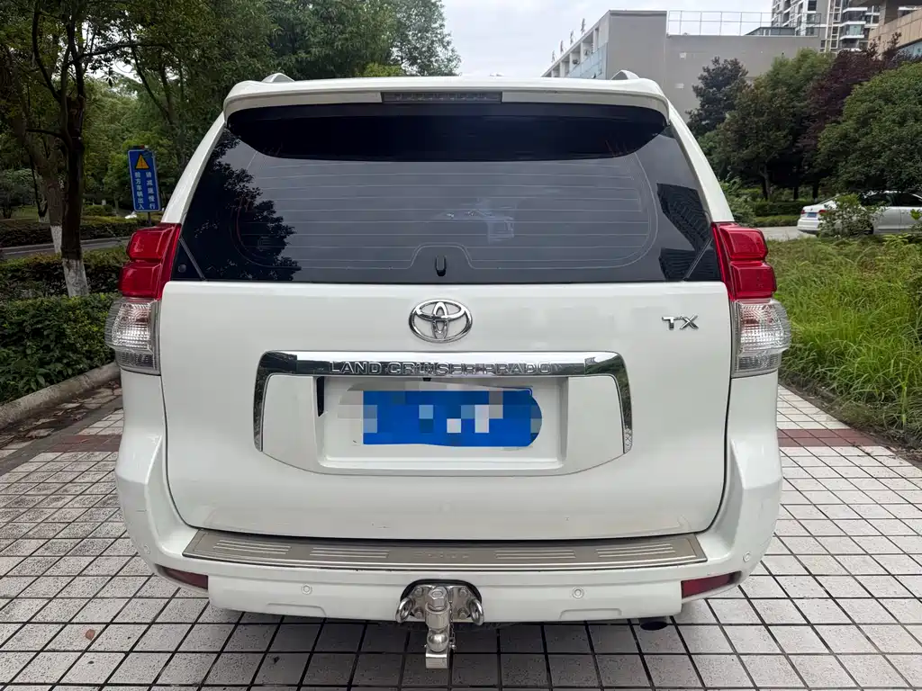 Toyota Land Cruiser Prado 2010 2.7L AT Standard