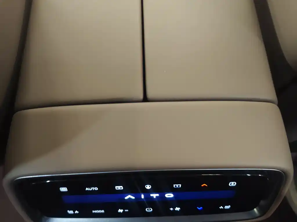 AITO ASK THE WORLD M9