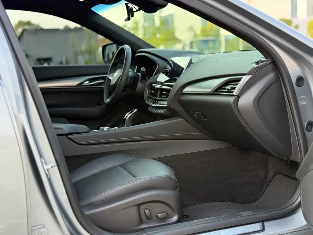 Cadillac CT5 — миниатюра 10