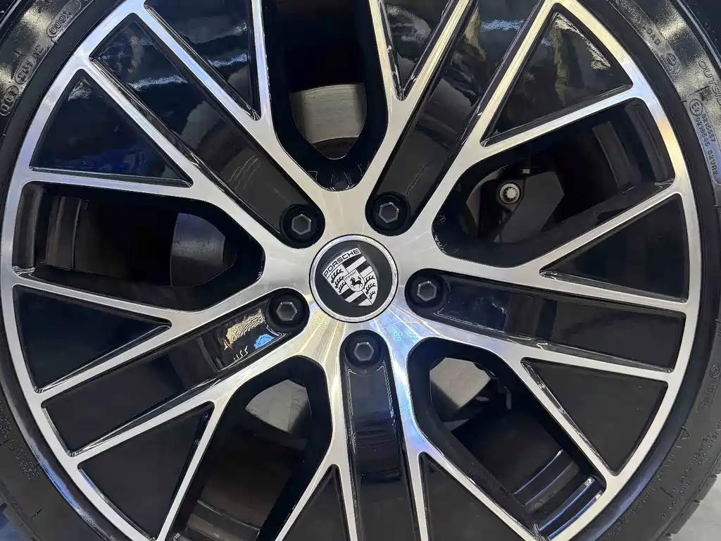 Porsche Taycan — миниатюра 6
