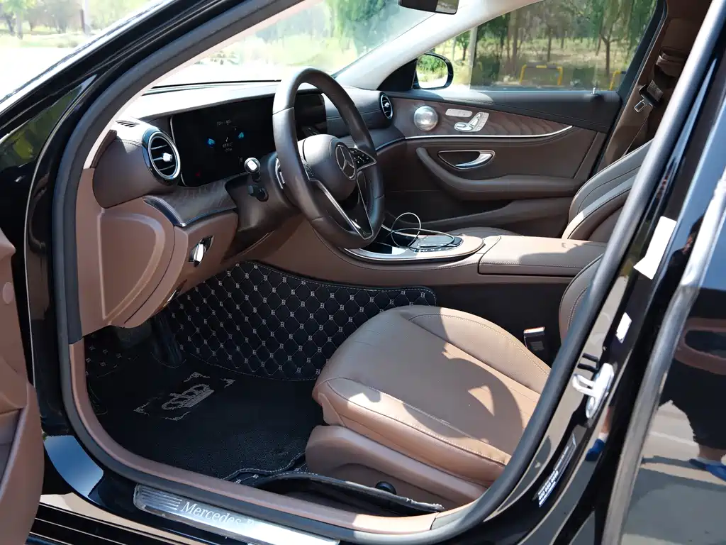 Mercedes-Benz E-Class — миниатюра 7