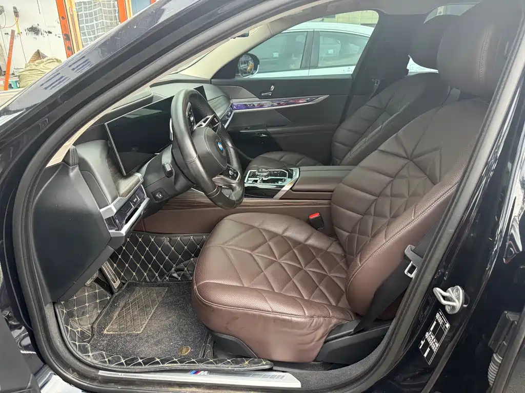 BMW 7 Series — миниатюра 3