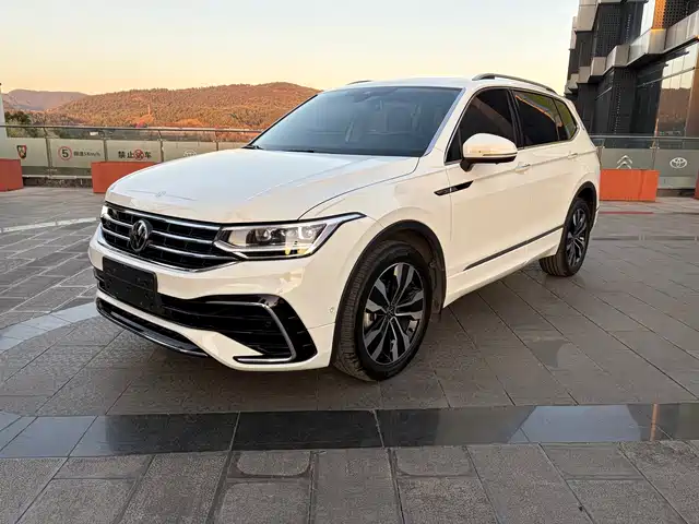 VOLKSWAGEN TIGUAN L 2023