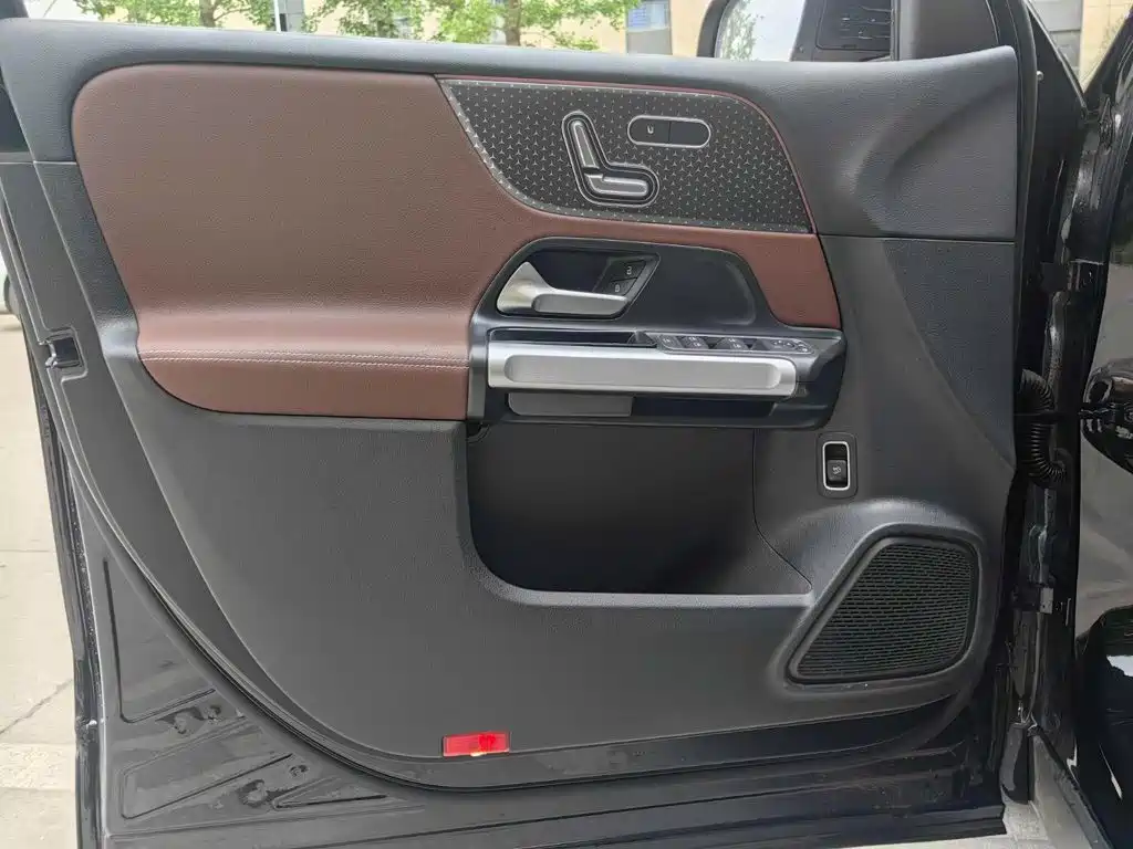 Mercedes-Benz GLB — миниатюра 8