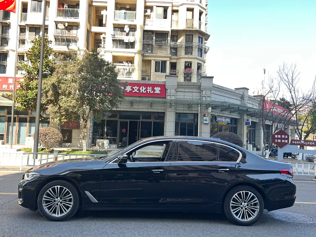BMW 5 SERIES