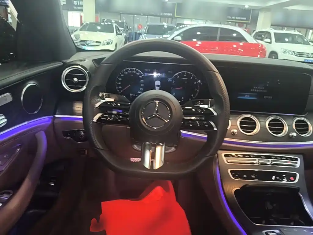 Mercedes-Benz E-Class — миниатюра 11