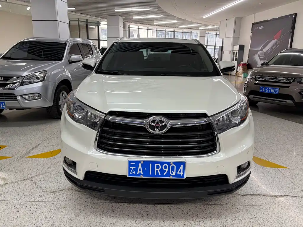 TOYOTA HIGHLANDER