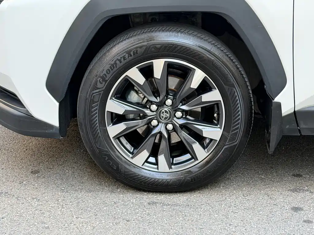 Toyota RAV4 — миниатюра 5