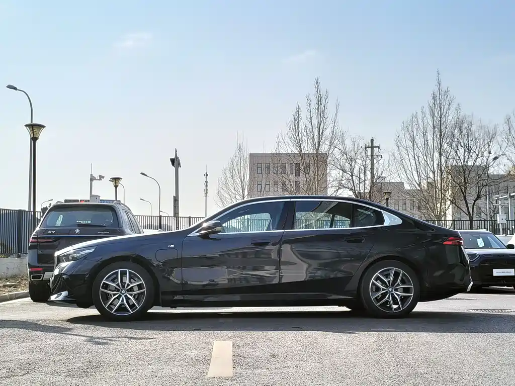 BMW I5