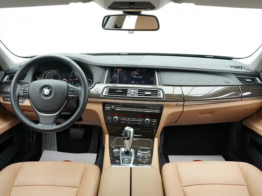 BMW 7 Series — миниатюра 25
