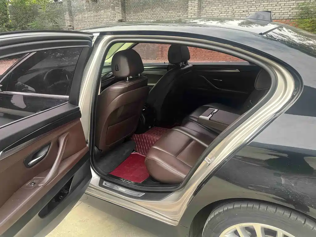 BMW 5 Series — миниатюра 6