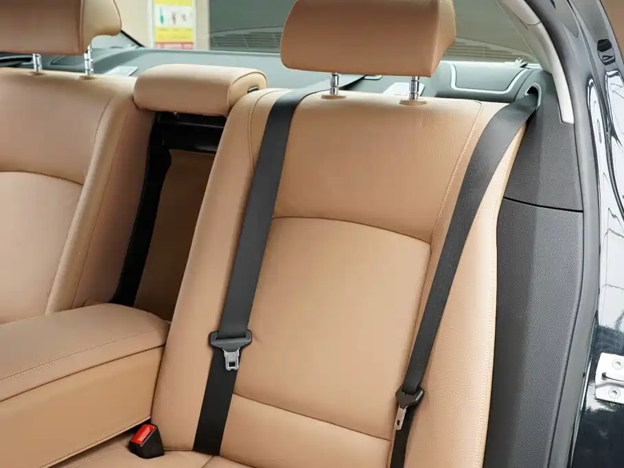 BMW 7 Series — миниатюра 12