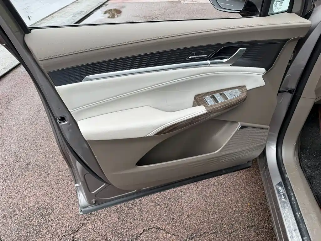 Roewe RX9 — миниатюра 6