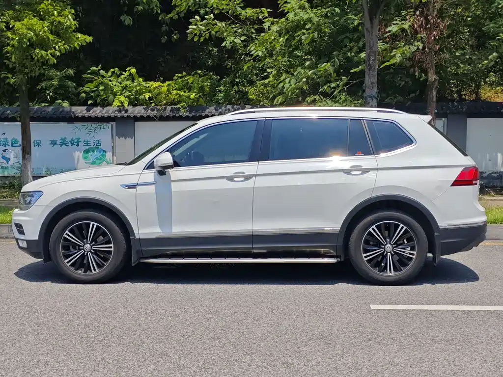 Volkswagen Tiguan L — миниатюра 2