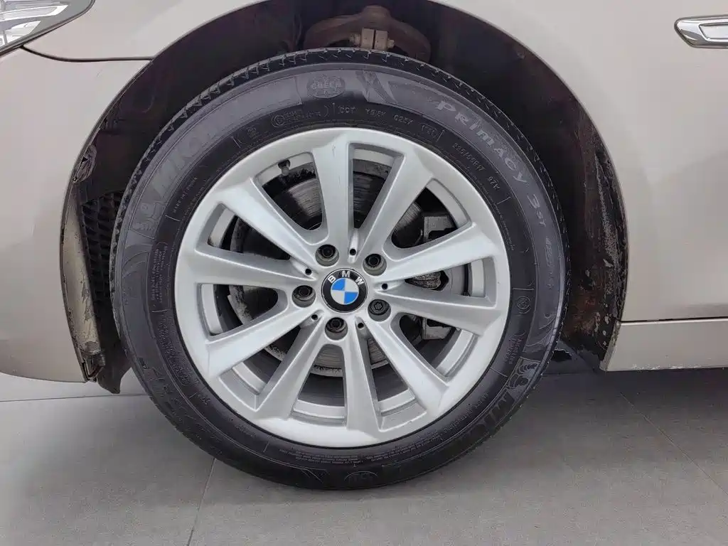 BMW 5 Series — миниатюра 17