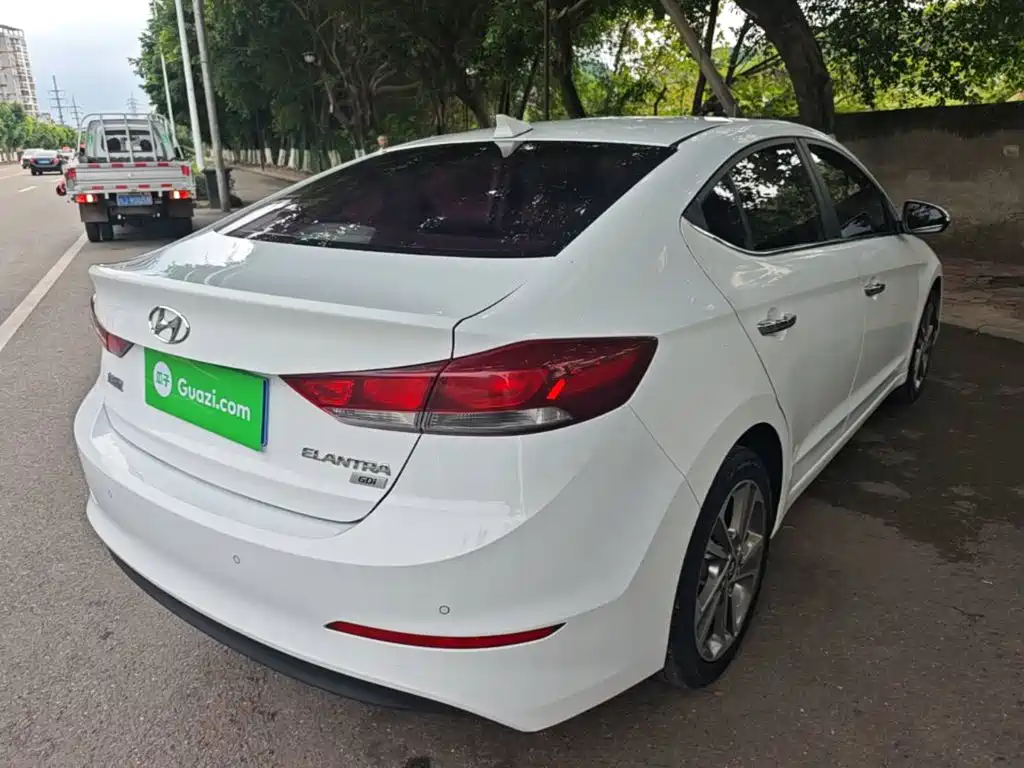 Hyundai Elantra — миниатюра 7