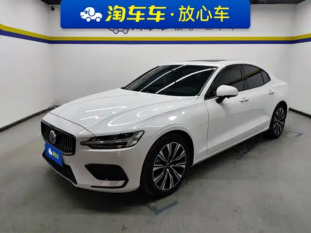 VOLVO  S60 2022