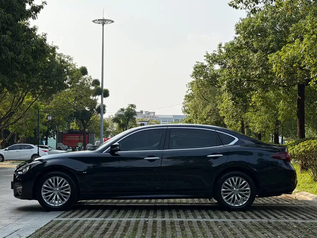 Infiniti Q70 — миниатюра 4