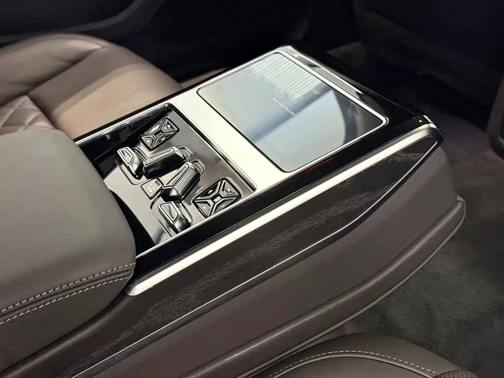 Audi A8 — миниатюра 11