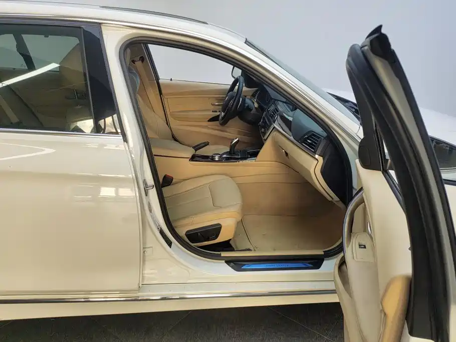 BMW 3 Series — миниатюра 8