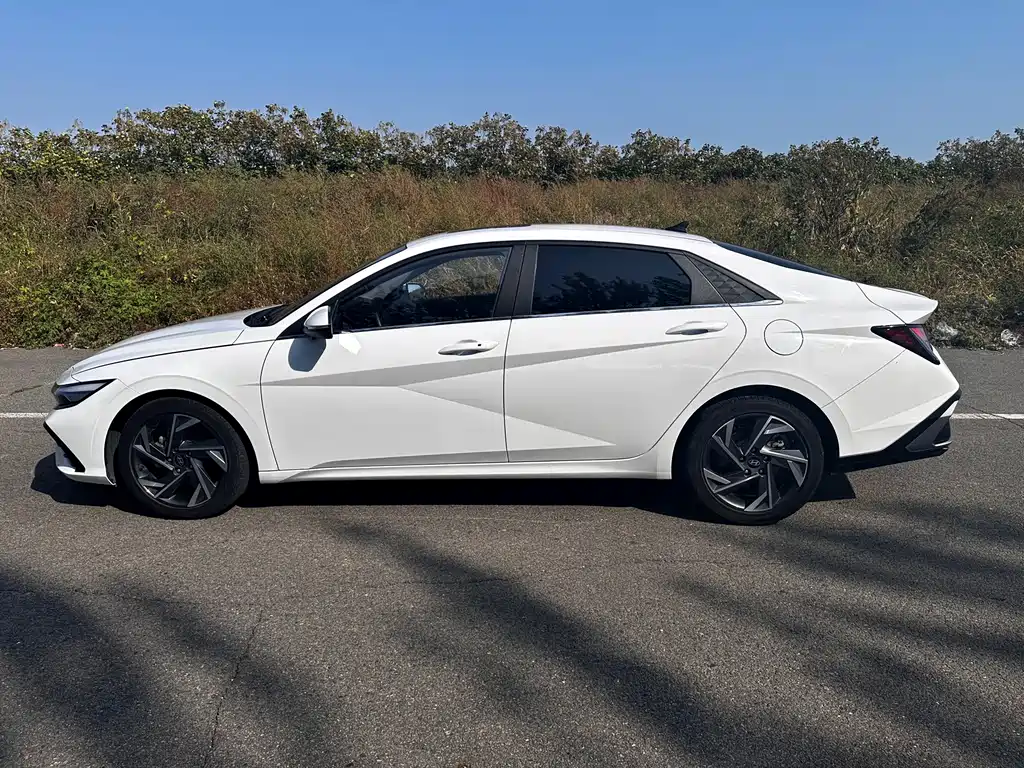 Hyundai Elantra — миниатюра 5