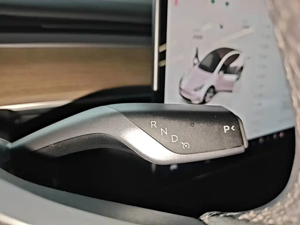 Tesla Model Y — миниатюра 14