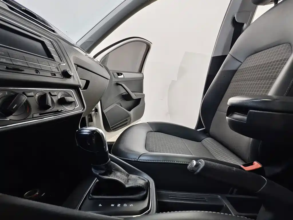 Volkswagen Santana — миниатюра 12