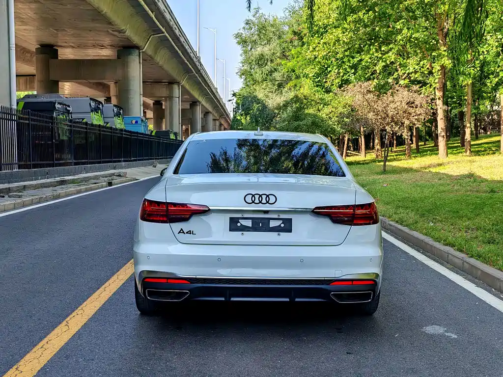 Audi A4L — миниатюра 4