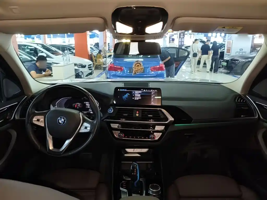 BMW iX3 — миниатюра 10