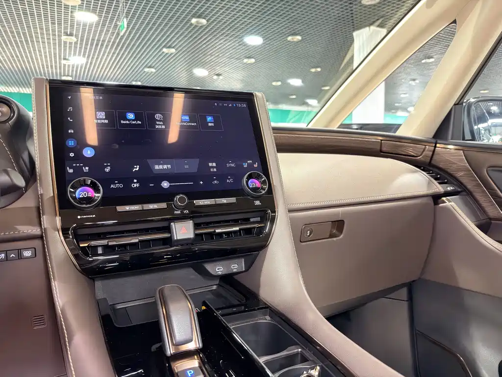 Toyota Vellfire — миниатюра 6