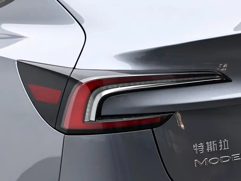 Tesla Model 3 — миниатюра 9