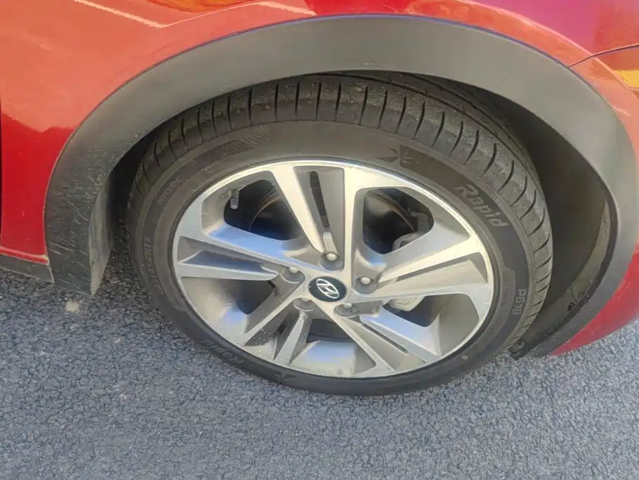 Hyundai Elantra — миниатюра 6
