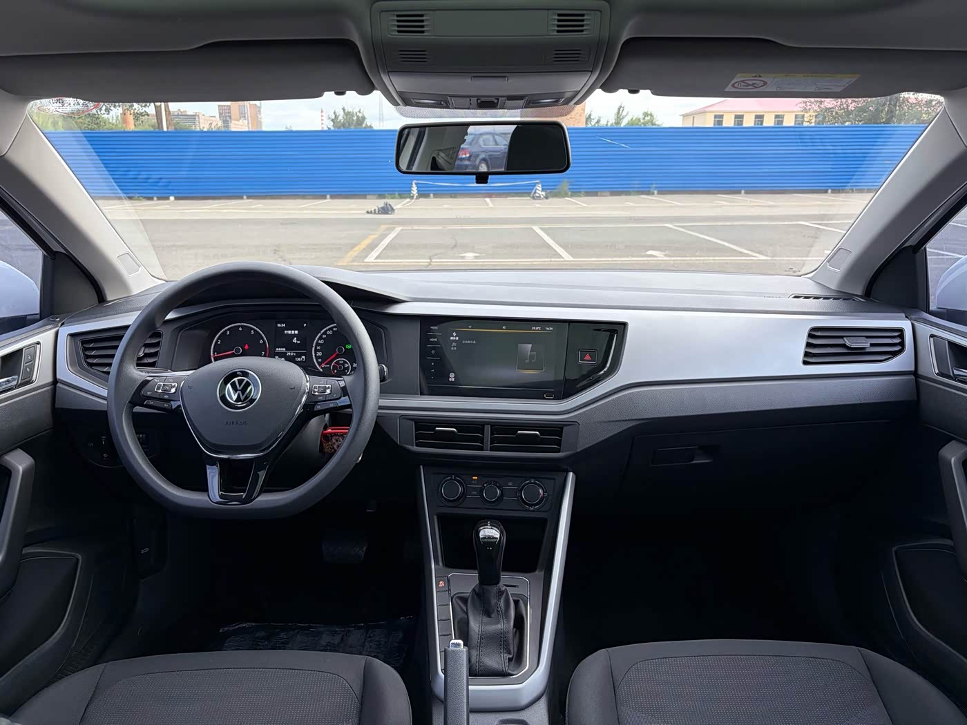Volkswagen Polo 1.5 л 2021 г. Белый, пробег 28000 км
