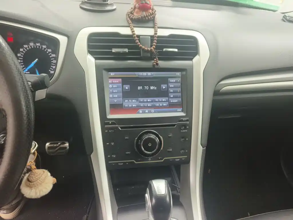 Ford Mondeo — миниатюра 9