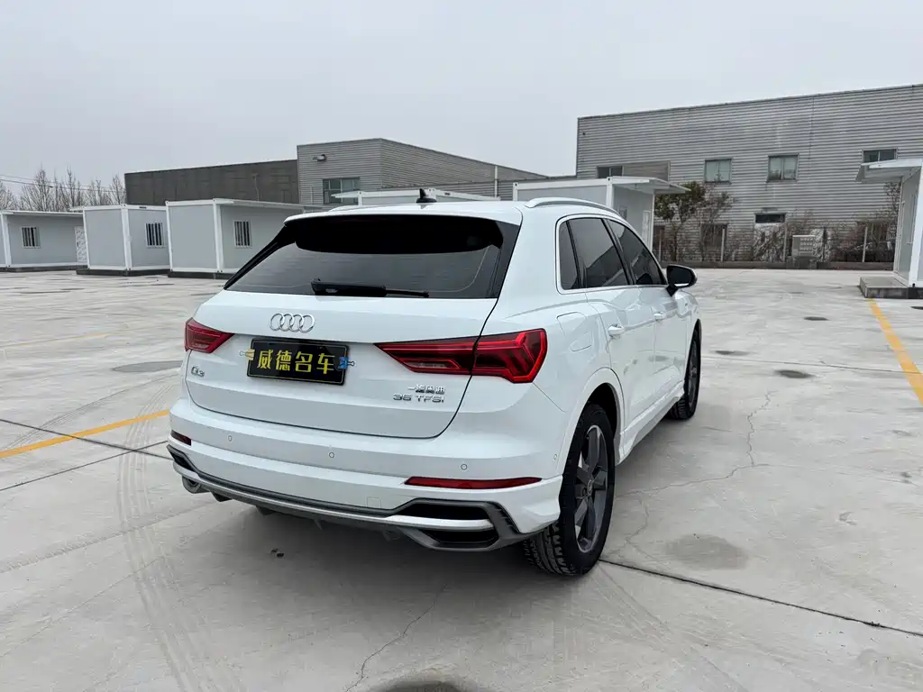 AUDI Q3