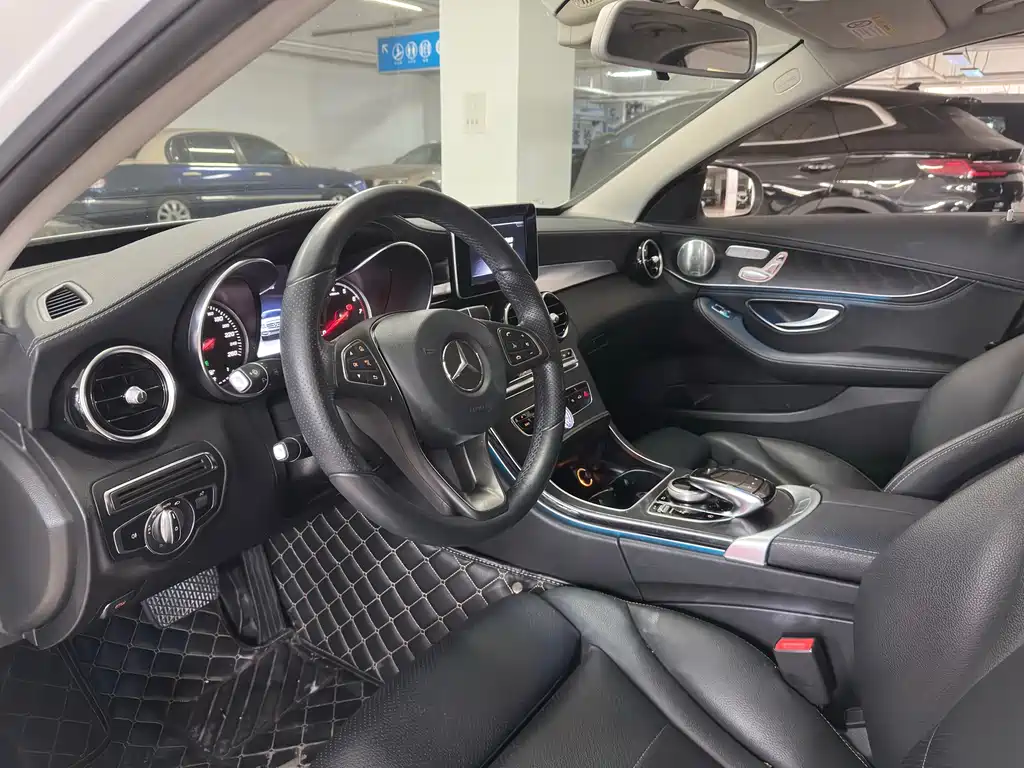 Mercedes-Benz C-Class — миниатюра 6