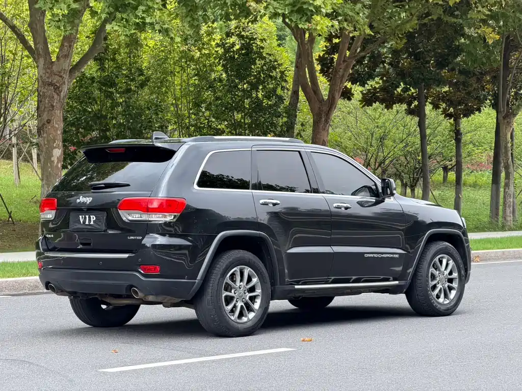 Jeep Grand Cherokee (Import) — миниатюра 5