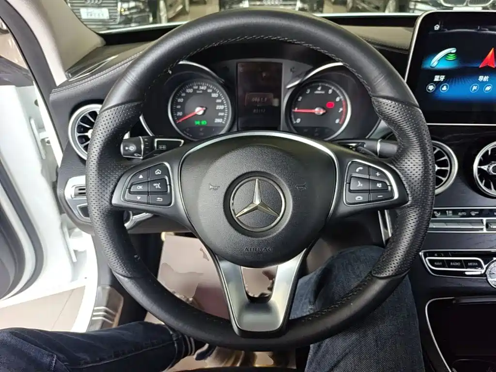 Mercedes-Benz C-Class — миниатюра 11