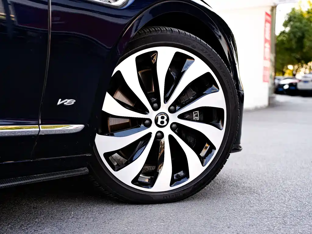 Bentley Flying Spur — миниатюра 10